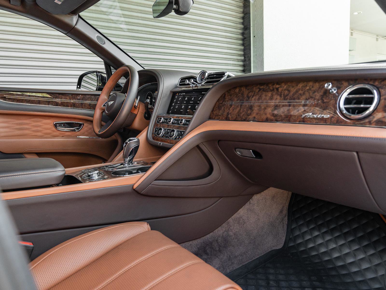 Used 2023 Bentley Bentayga Extended Wheelbase AWD/4WD image 2