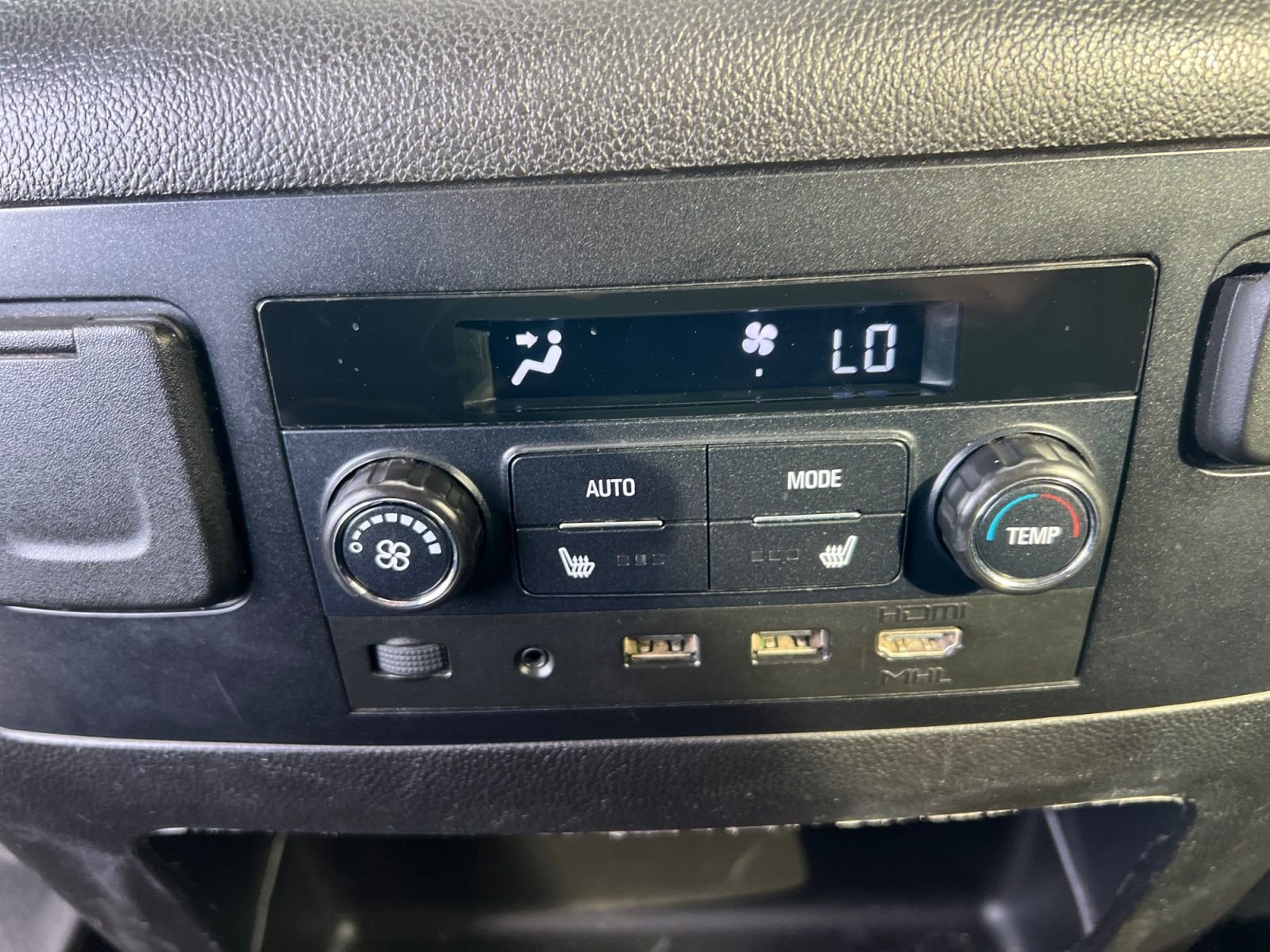 Used 2019 Chevrolet Suburban Premier image 32