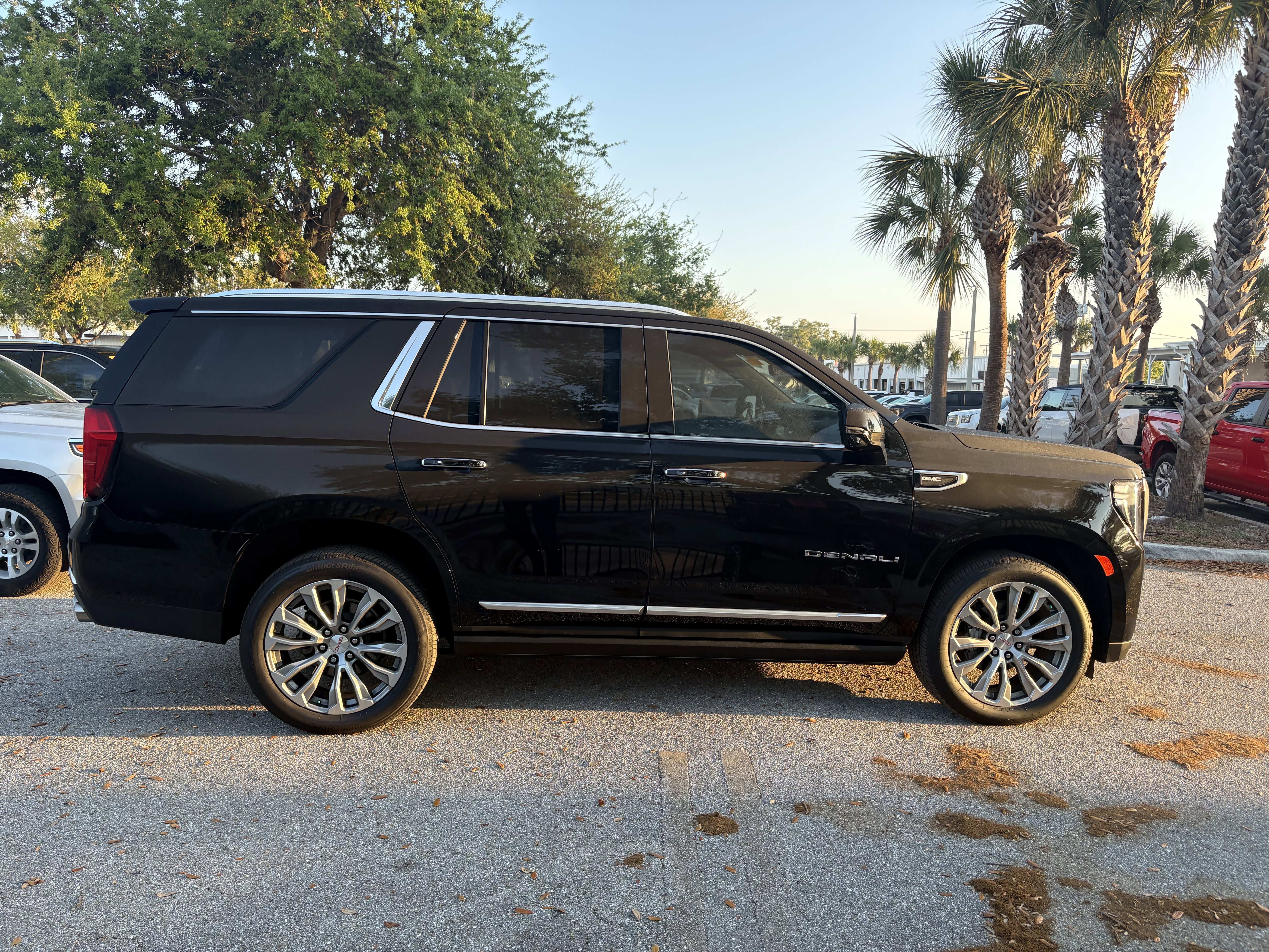 Used 2021 GMC Yukon Denali w/ Denali Premium Package image 8