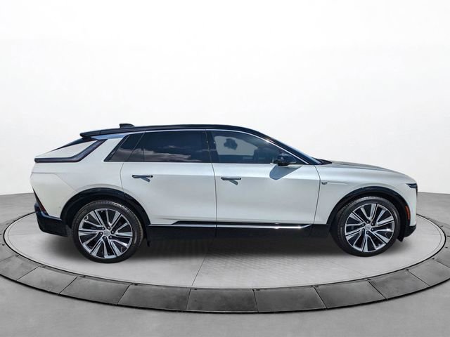 Used 2025 Cadillac Lyriq Luxury RWD image 3