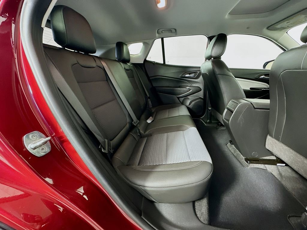 Used 2024 Chevrolet Trax LT w/ Sunroof Package image 26