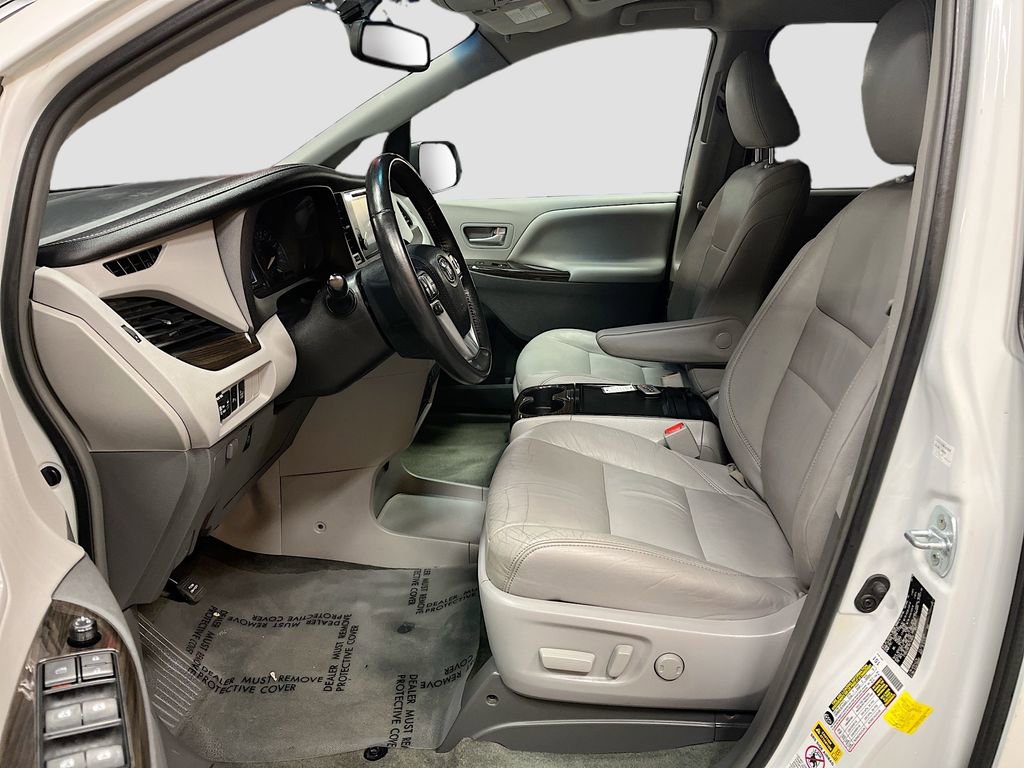 Used 2017 Toyota Sienna XLE image 20