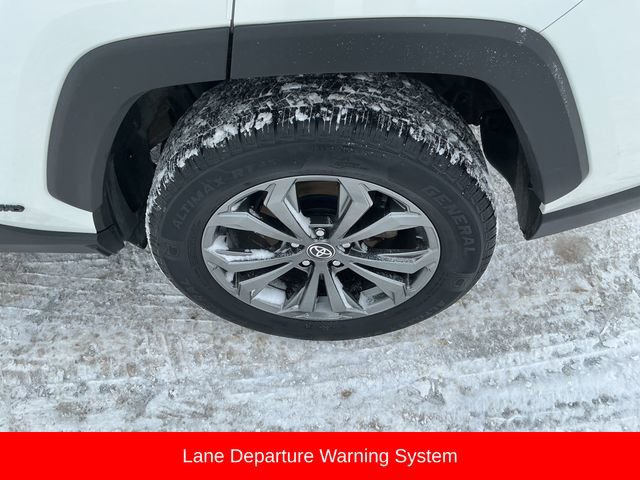 Used 2022 Toyota RAV4 XLE Premium image 14
