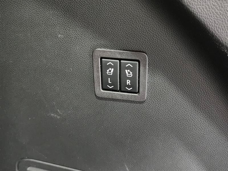 Used 2020 Buick Enclave Avenir w/ Avenir Technology Package AWD/4WD image 19