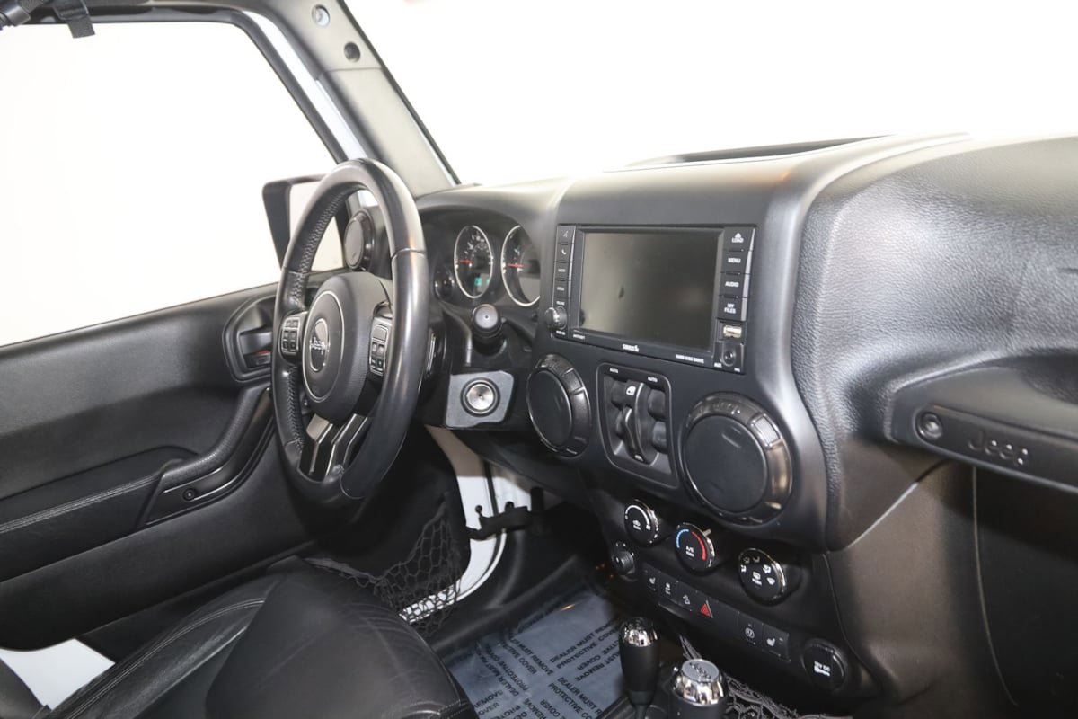 Used 2017 Jeep Wrangler Unlimited Sahara AWD/4WD image 34