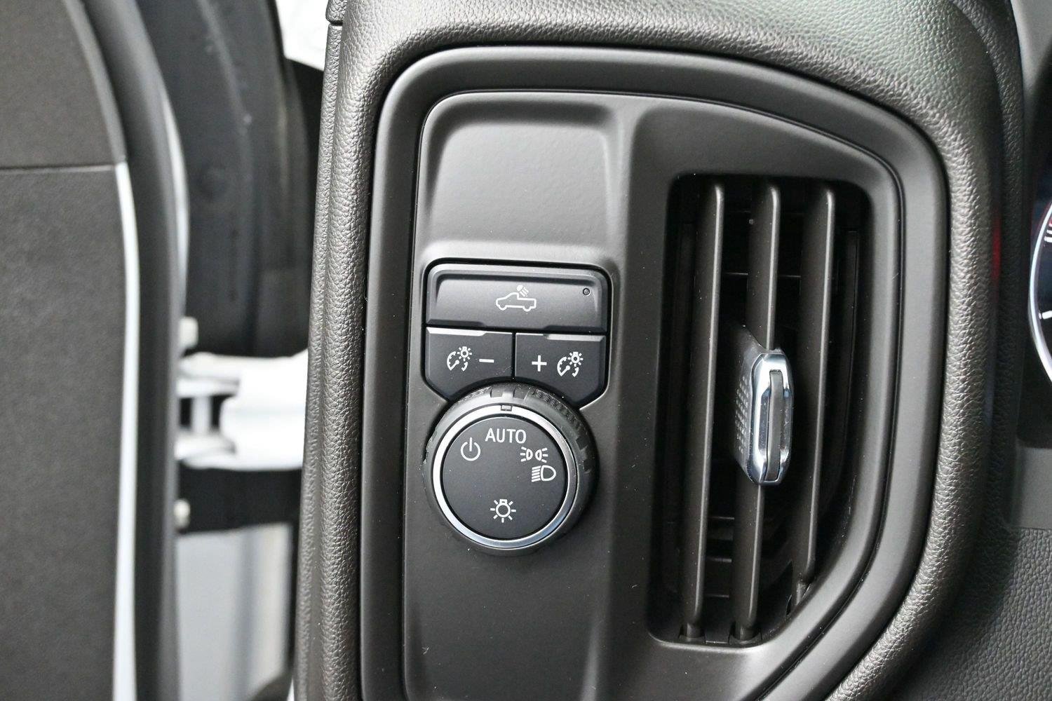 Used 2022 Chevrolet Silverado 1500 Custom w/ Safety Confidence Package RWD image 26