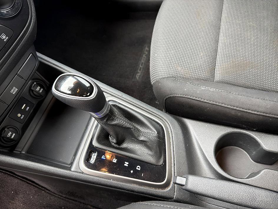 Used 2020 Hyundai Accent SE image 17