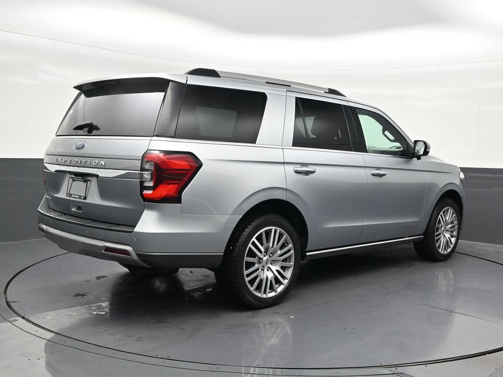 Used 2023 Ford Expedition Limited AWD/4WD image 5