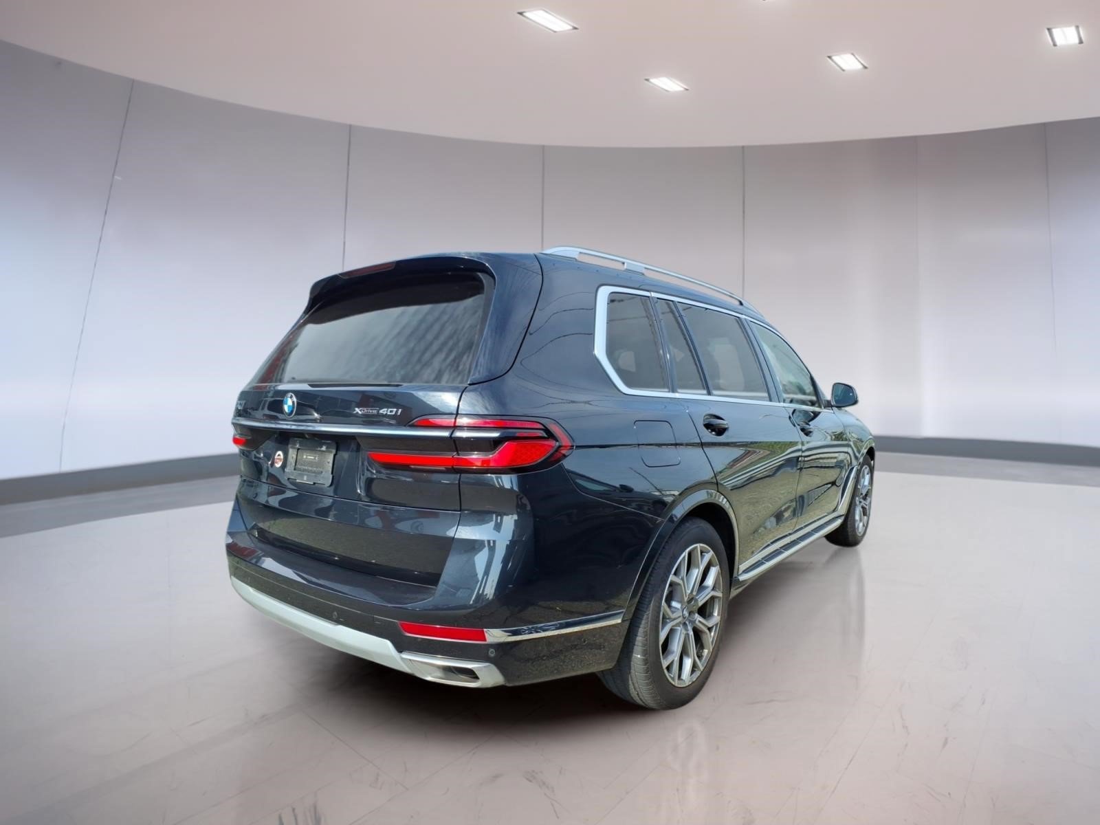 Used 2024 BMW X7 xDrive40i w/ Executive Package AWD/4WD image 4