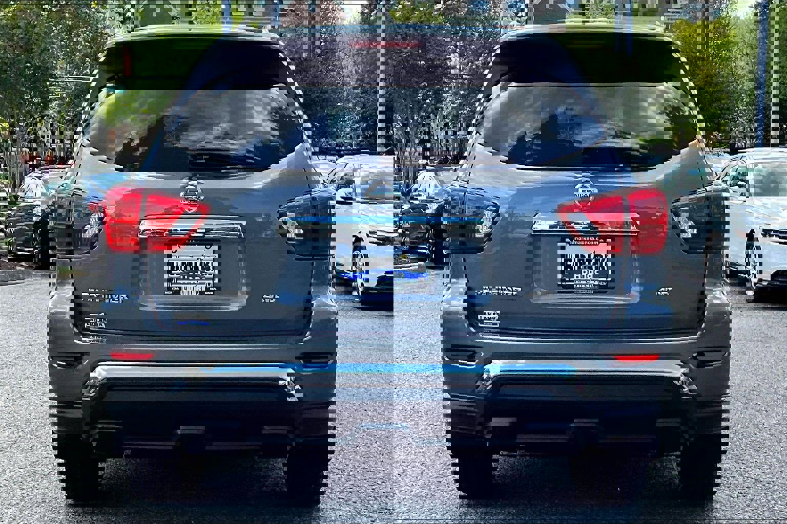 Used 2018 Nissan Pathfinder S image 4