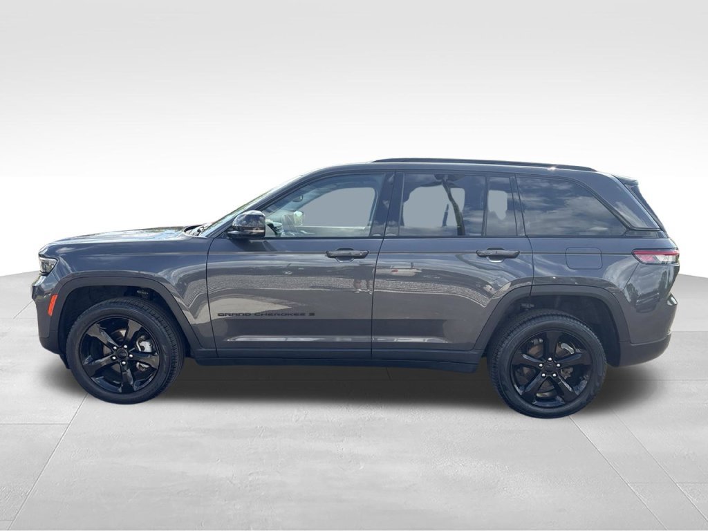 Used 2024 Jeep Grand Cherokee Limited w/ Black Appearance Package AWD/4WD image 7