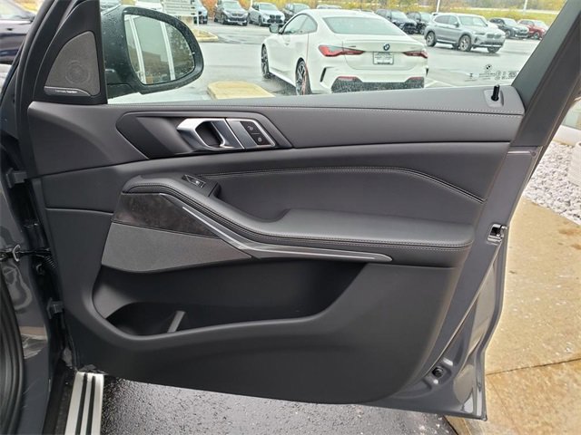 New 2026 BMW X5 xDrive40i w/ Climate Comfort Package image 18