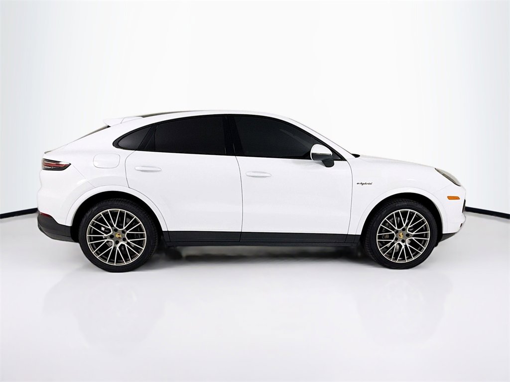 Used 2022 Porsche Cayenne Platinum Edition image 8