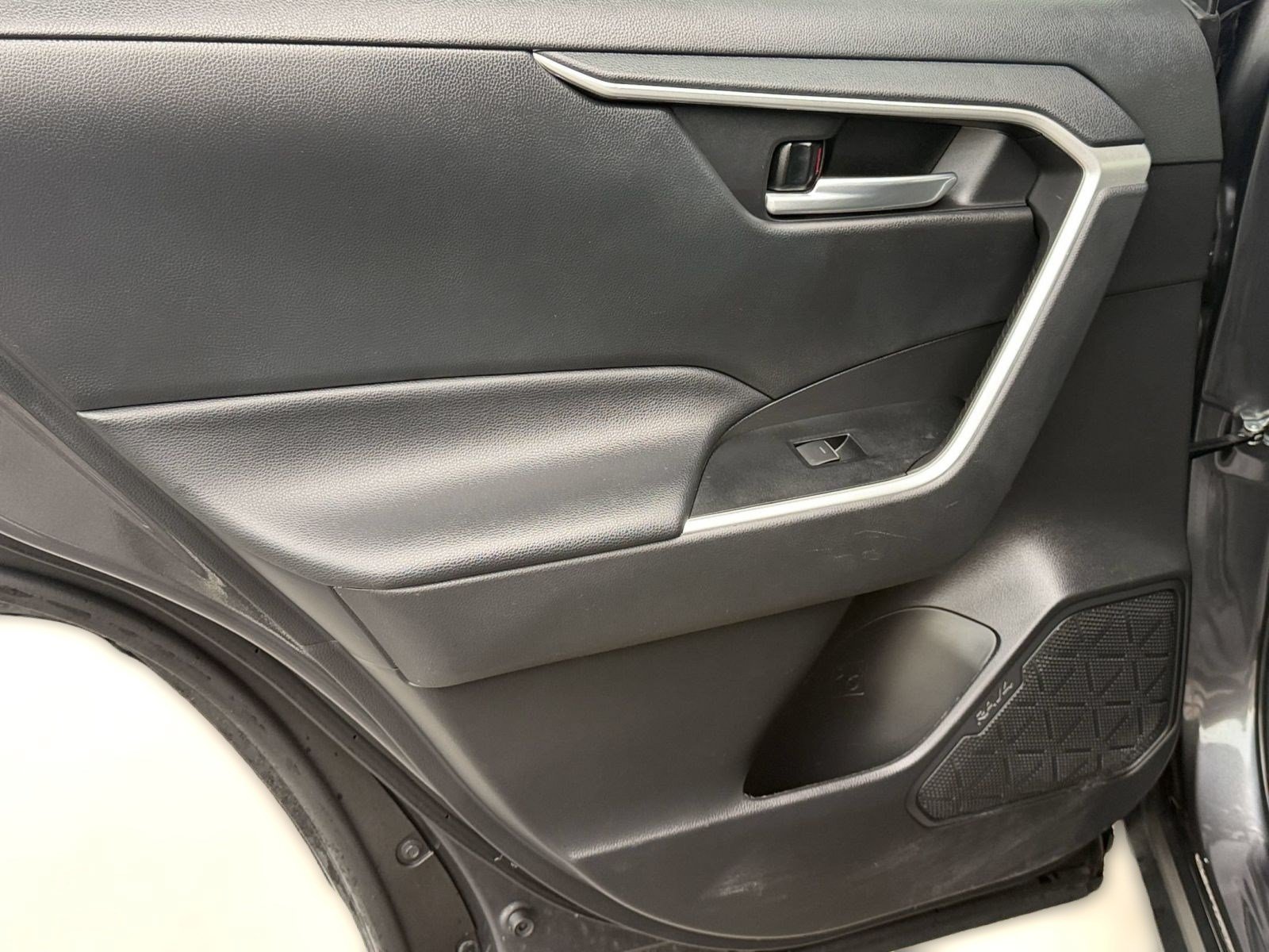 Used 2023 Toyota RAV4 XLE w/ Convenience Package FWD image 31