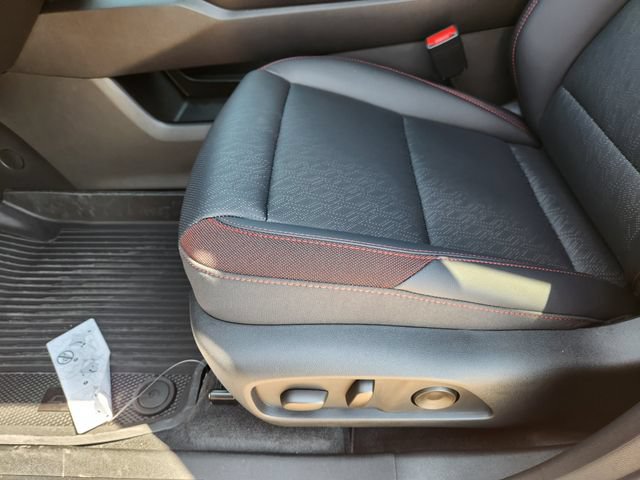 New 2027 Chevrolet Equinox RS w/ LPO, Floor Liner Package FWD image 17