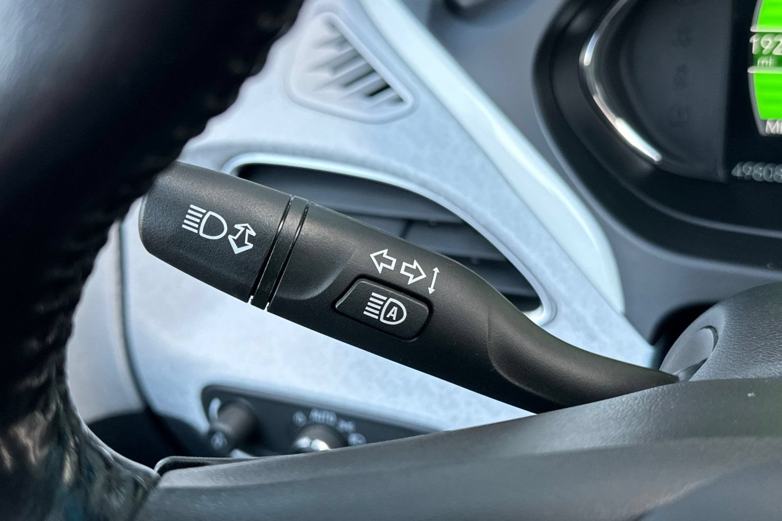 Used 2020 Chevrolet Bolt Premier w/ Infotainment Package FWD image 32