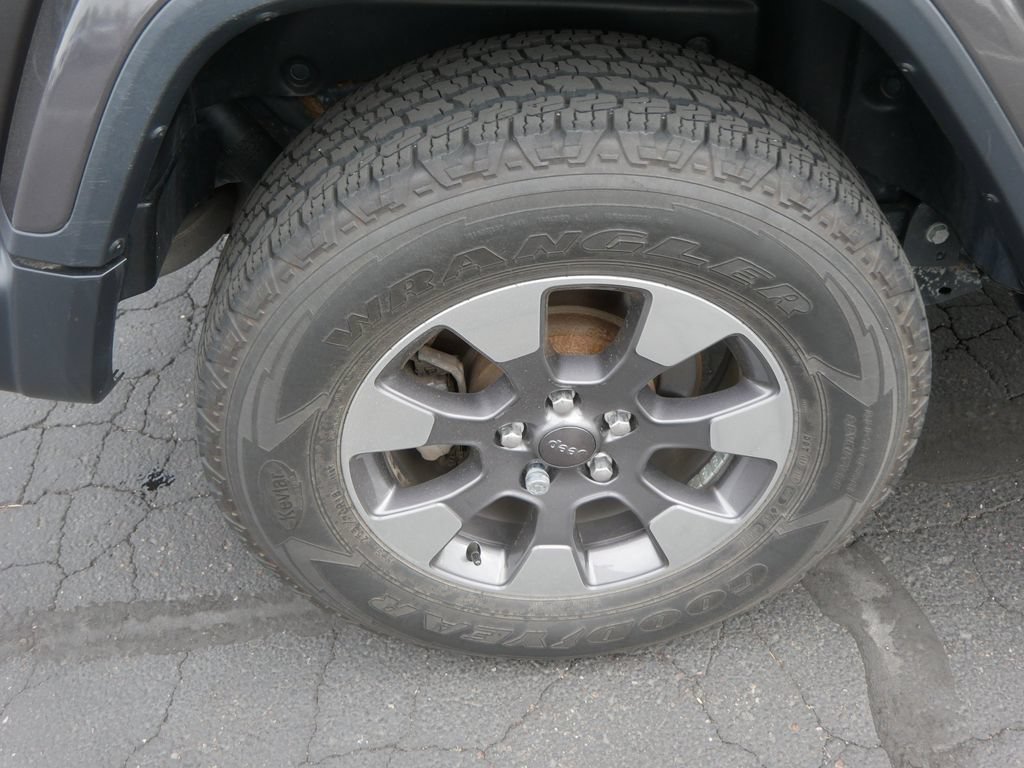 Used 2020 Jeep Wrangler Unlimited Sahara w/ Uconnect 4C Nav & Sound Group AWD/4WD image 11