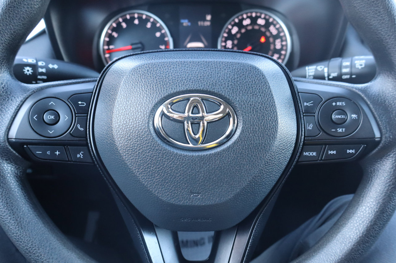 Used 2022 Toyota RAV4 XLE image 17