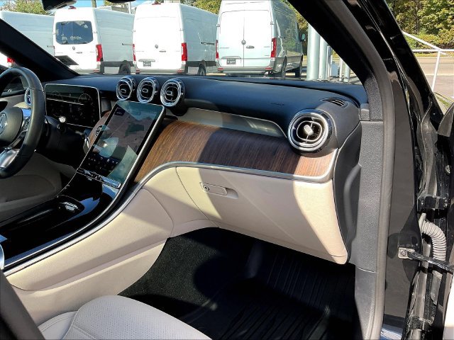 Used 2026 Mercedes-Benz GLC 300 4MATIC image 28