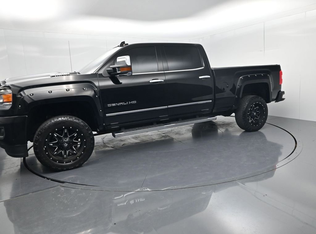 Used 2018 GMC Sierra 2500 Denali w/ Duramax Plus Package AWD/4WD image 4