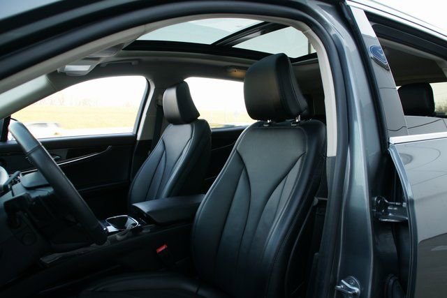 Used 2023 Lincoln Nautilus Reserve w/ Equipment Group 201A image 17