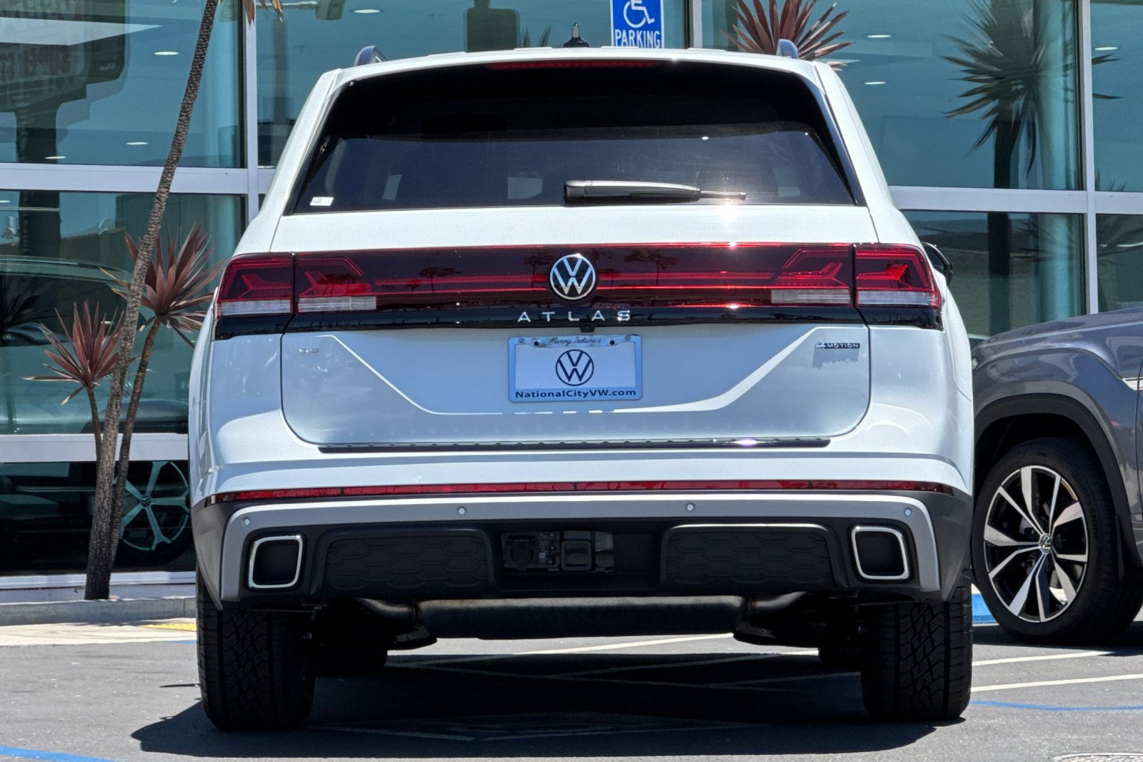 New 2025 Volkswagen Atlas Peak Edition SE image 6
