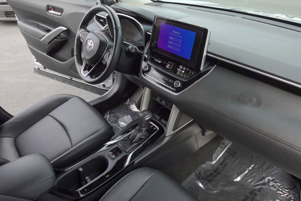 Used 2024 Toyota Corolla Cross XLE image 14