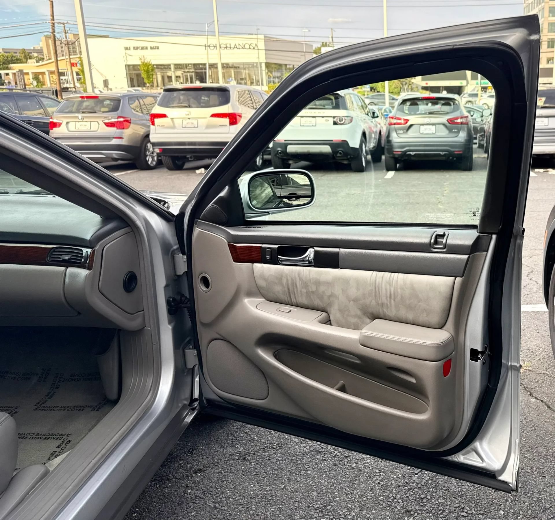 Used 1999 Cadillac Seville SLS w/ Convenience Pkg FWD image 32
