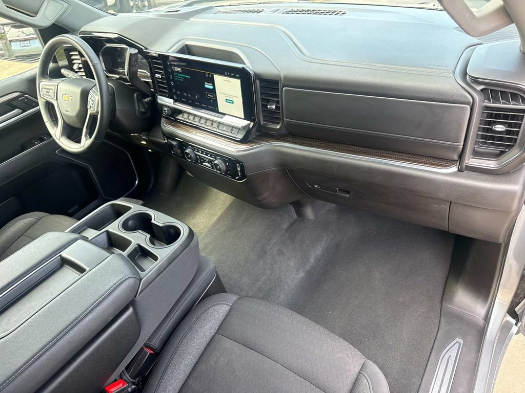 Used 2025 Chevrolet Silverado 1500 LT AWD/4WD image 19