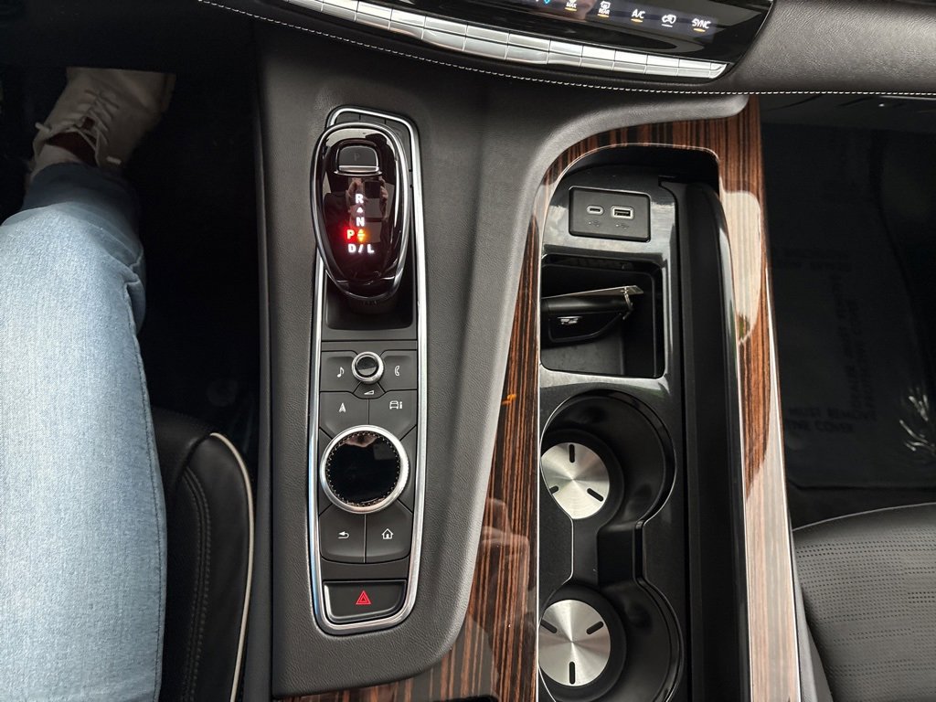 Used 2024 Cadillac Escalade ESV Premium Luxury image 27