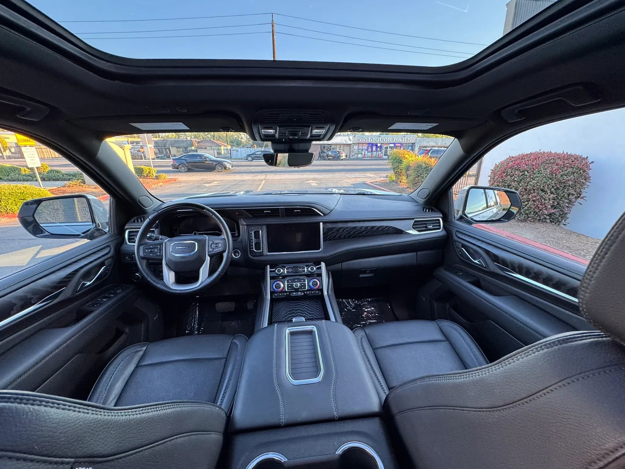 Used 2024 GMC Yukon XL Denali w/ Advanced Technology Package image 22