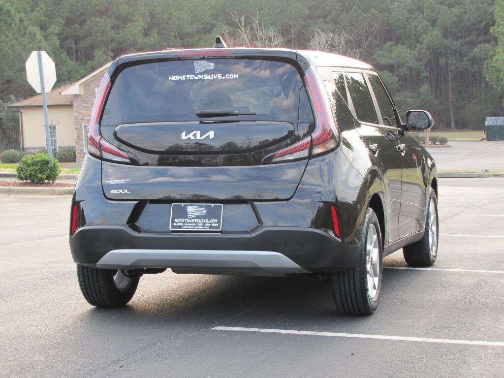 Used 2024 Kia Soul LX w/ Option Group 015 FWD image 13