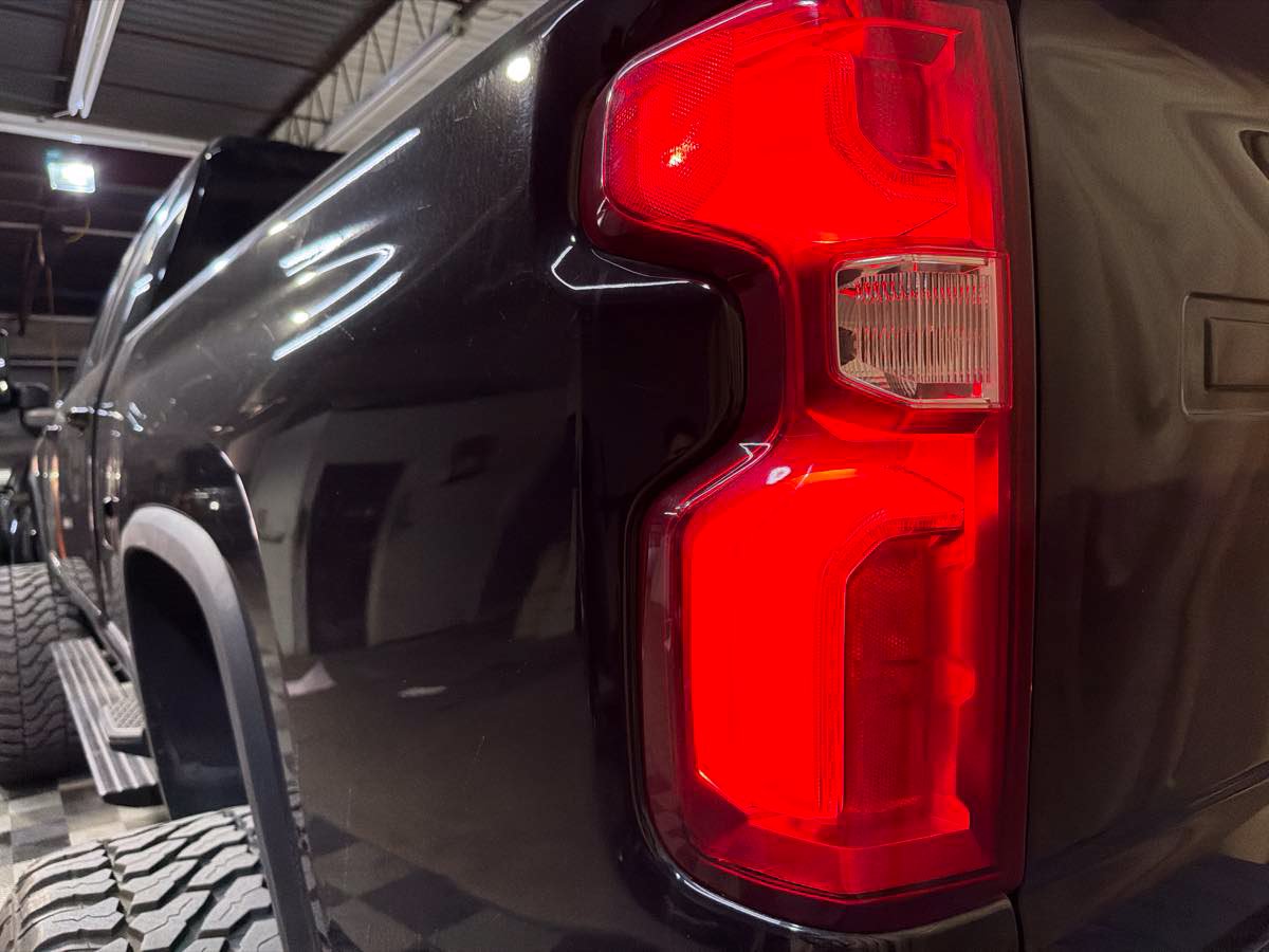Used 2024 Chevrolet Silverado 2500 High Country w/ Midnight Edition AWD/4WD image 9