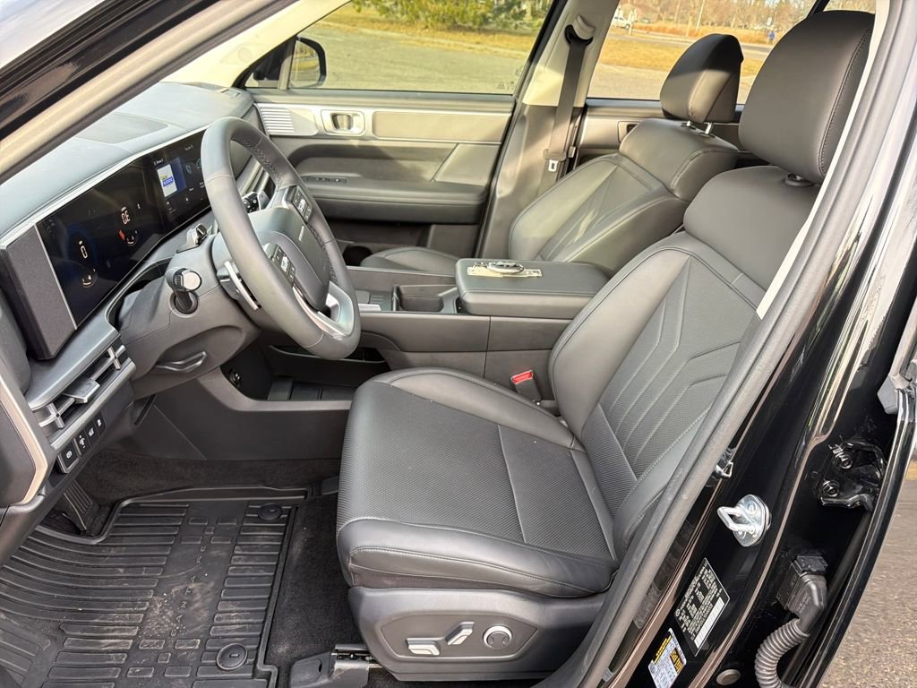 Used 2025 Hyundai Santa Fe SEL image 11