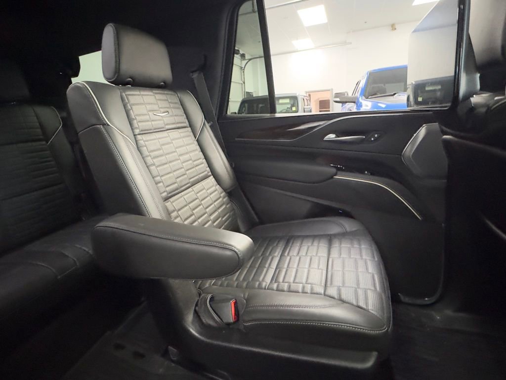 Used 2022 Cadillac Escalade Sport Platinum w/ LPO, ONYX Package image 21