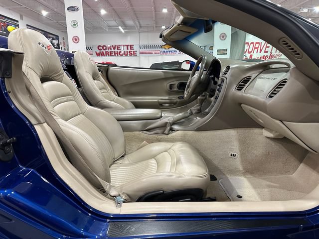 Used 2004 Chevrolet Corvette Convertible w/ Preferred Equipment Group RWD image 12