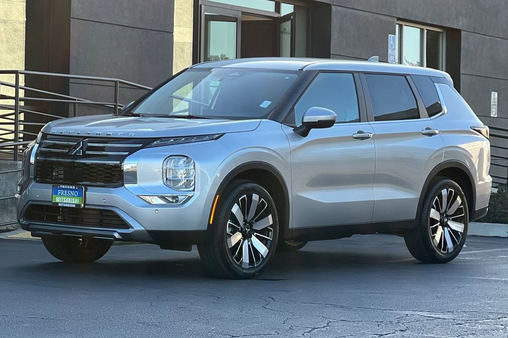 New 2026 Mitsubishi Outlander SE image 9
