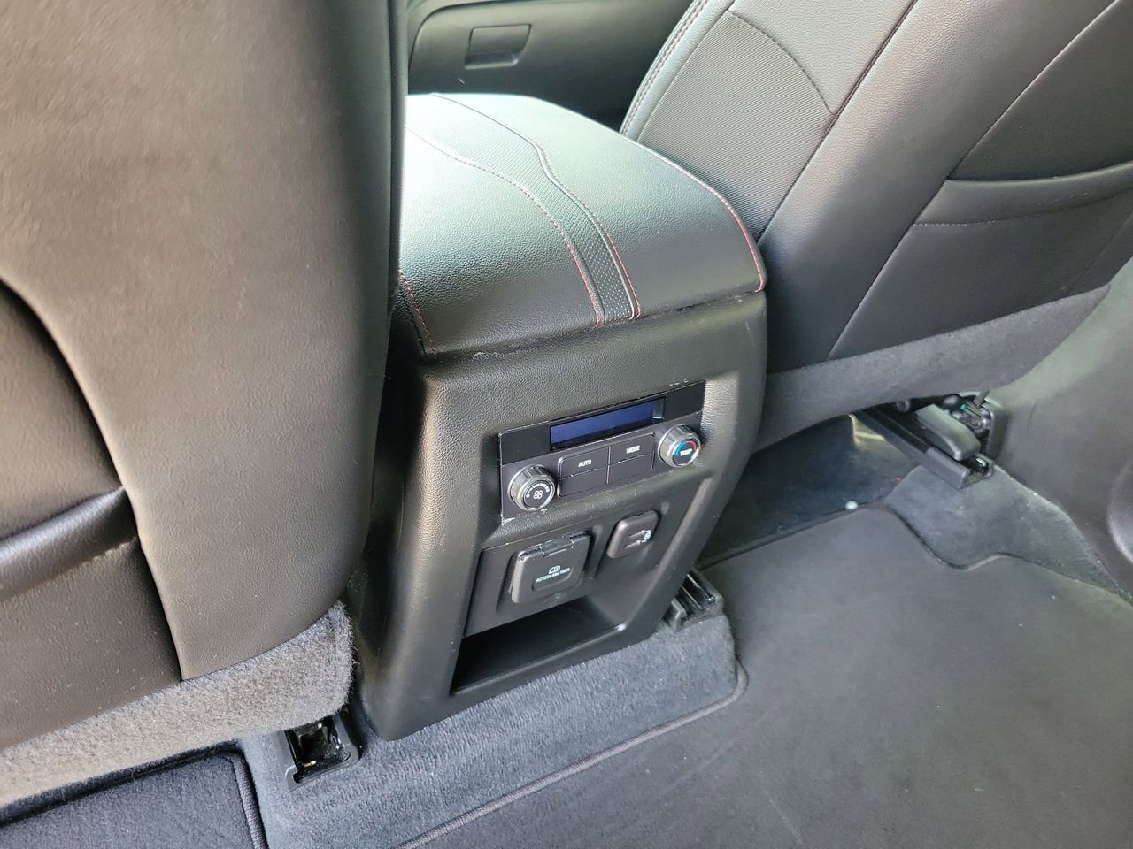 Used 2023 Chevrolet Traverse RS FWD image 12