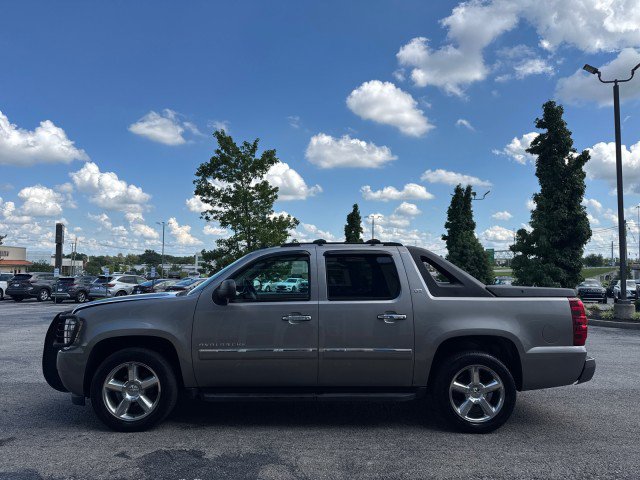Used 2012 Chevrolet Avalanche LTZ AWD/4WD image 13