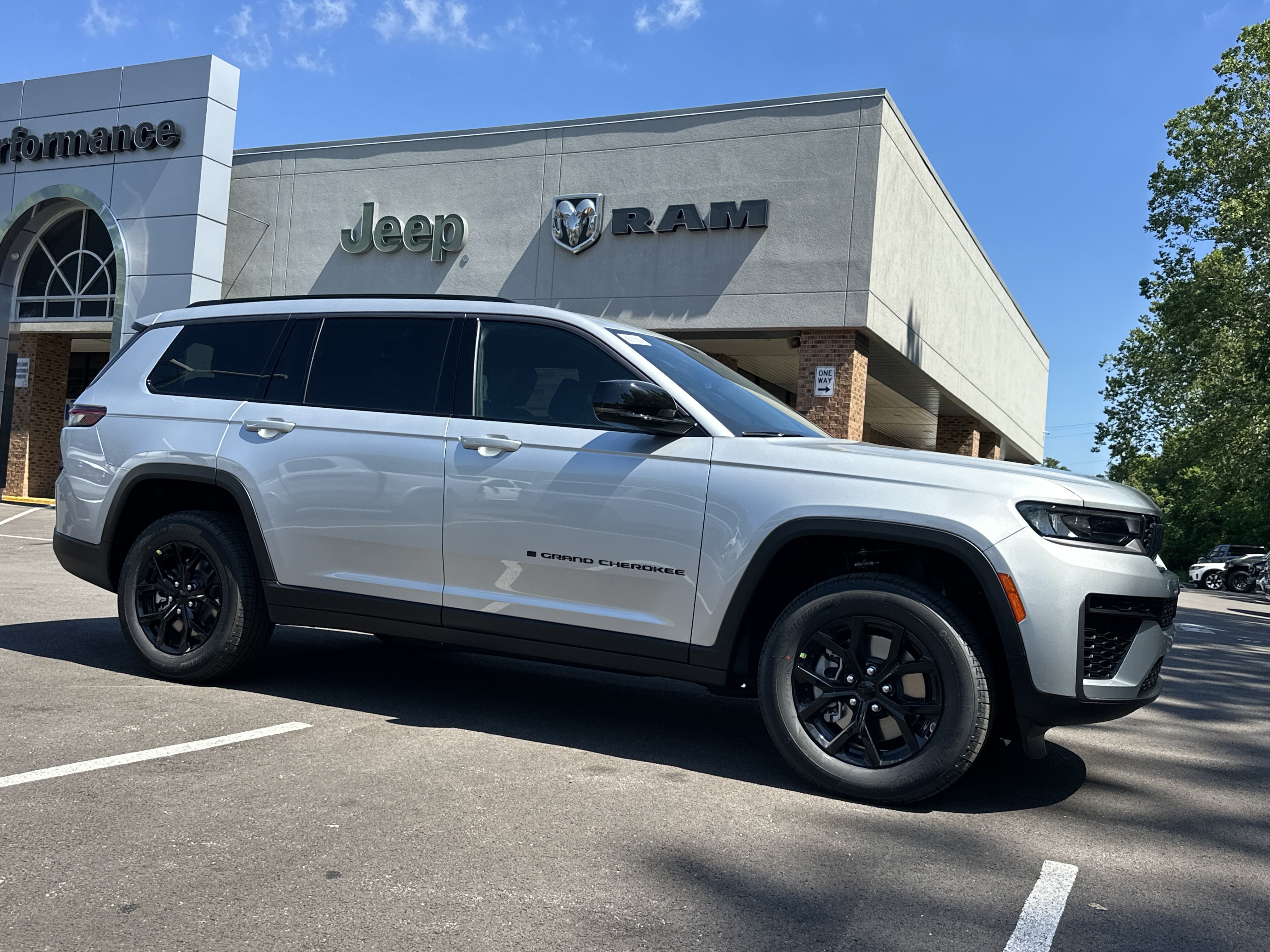 New 2026 Jeep Grand Cherokee L 4WD image 19