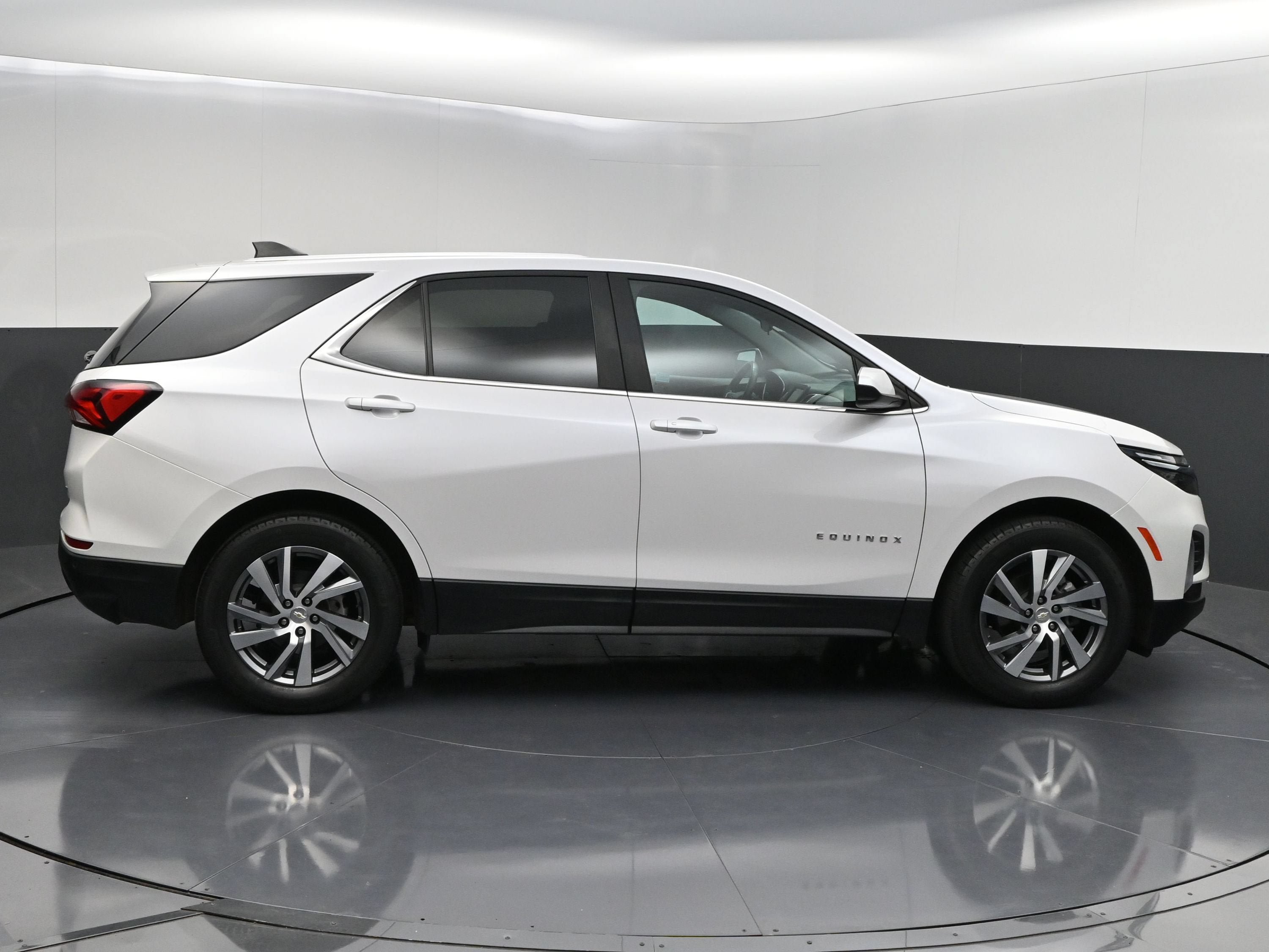 Used 2022 Chevrolet Equinox LT FWD image 8