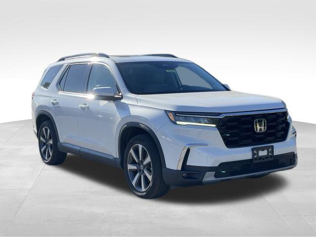 Used 2024 Honda Pilot Touring image 3