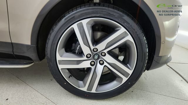 Used 2024 Land Rover Discovery Metropolitan Edition AWD/4WD image 75