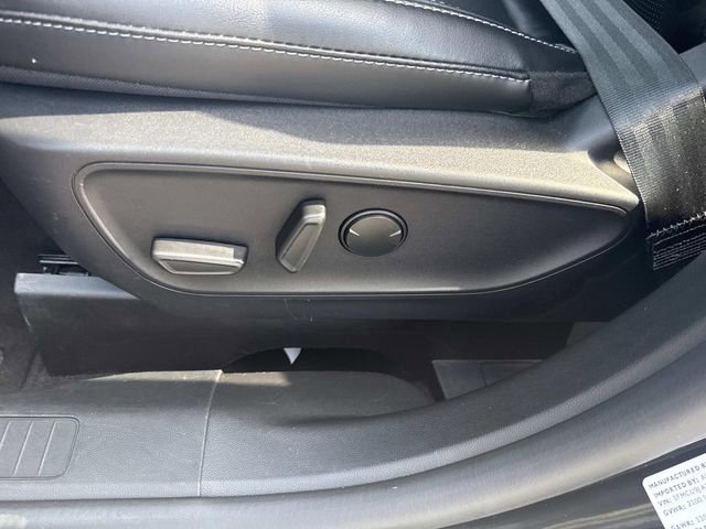 Used 2025 Ford Escape Platinum AWD/4WD image 25