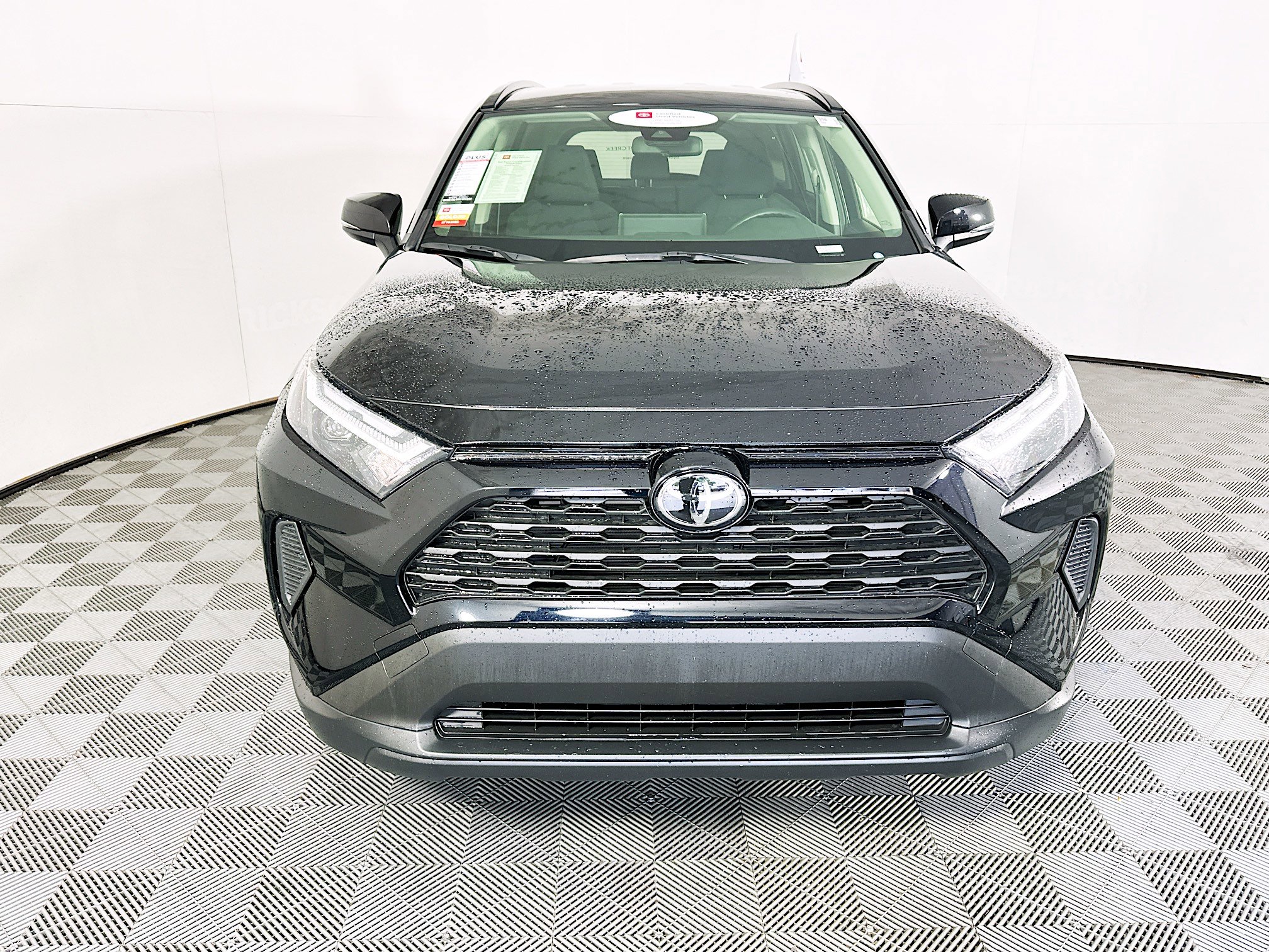 Used 2025 Toyota RAV4 LE AWD/4WD image 8
