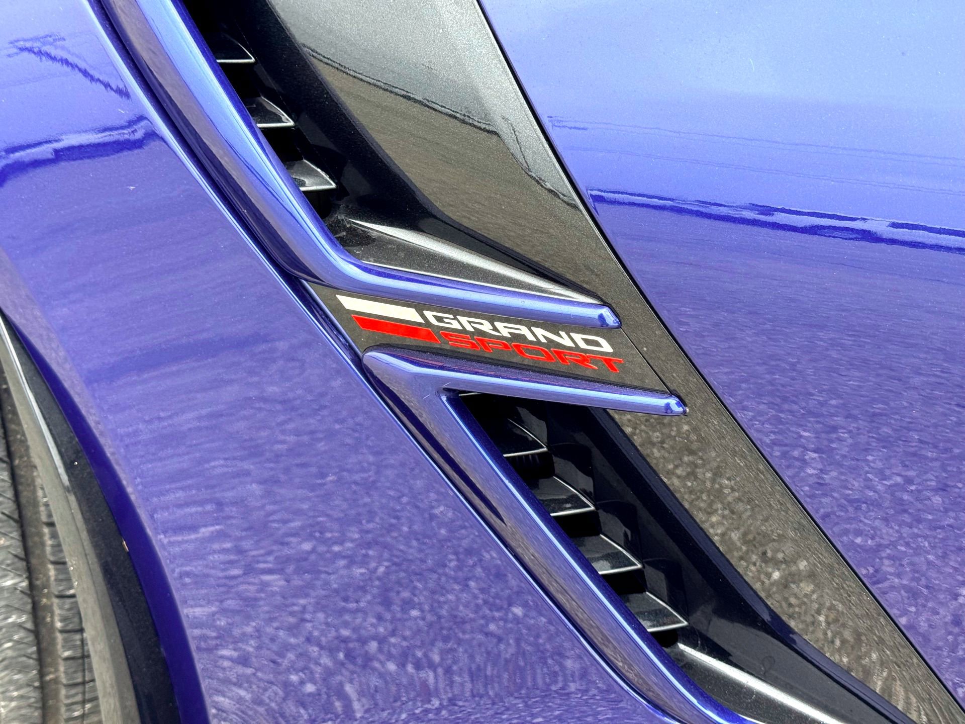 Used 2019 Chevrolet Corvette Grand Sport RWD image 3
