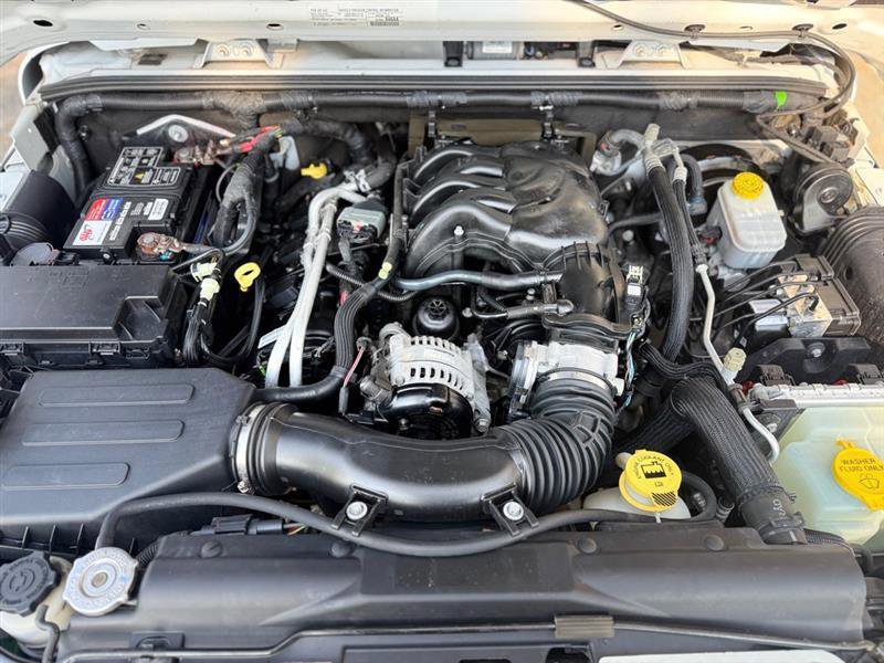 Used 2017 Jeep Wrangler Unlimited Sahara AWD/4WD image 8