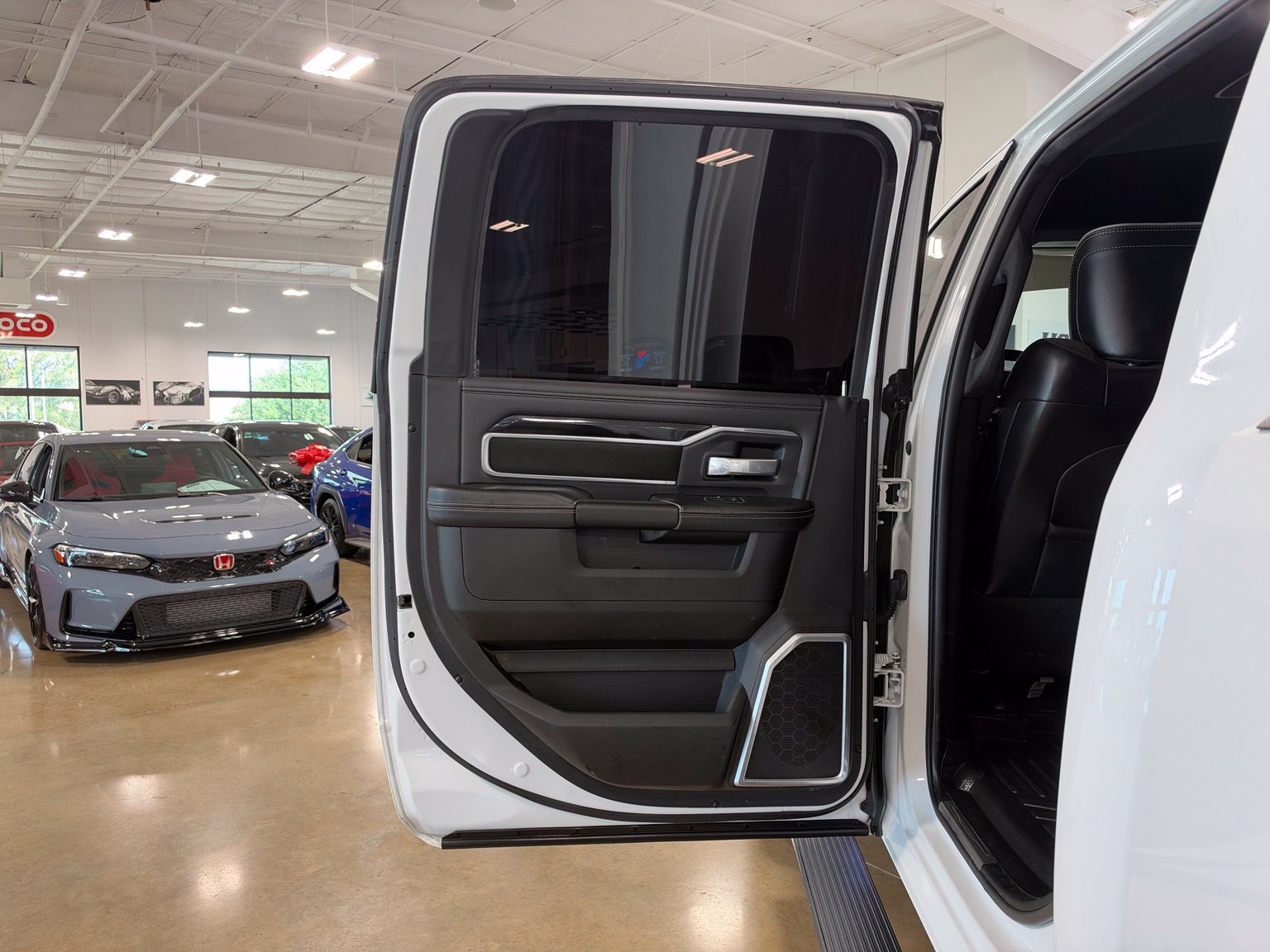 Used 2022 RAM 2500 Laramie w/ Night Edition AWD/4WD image 40