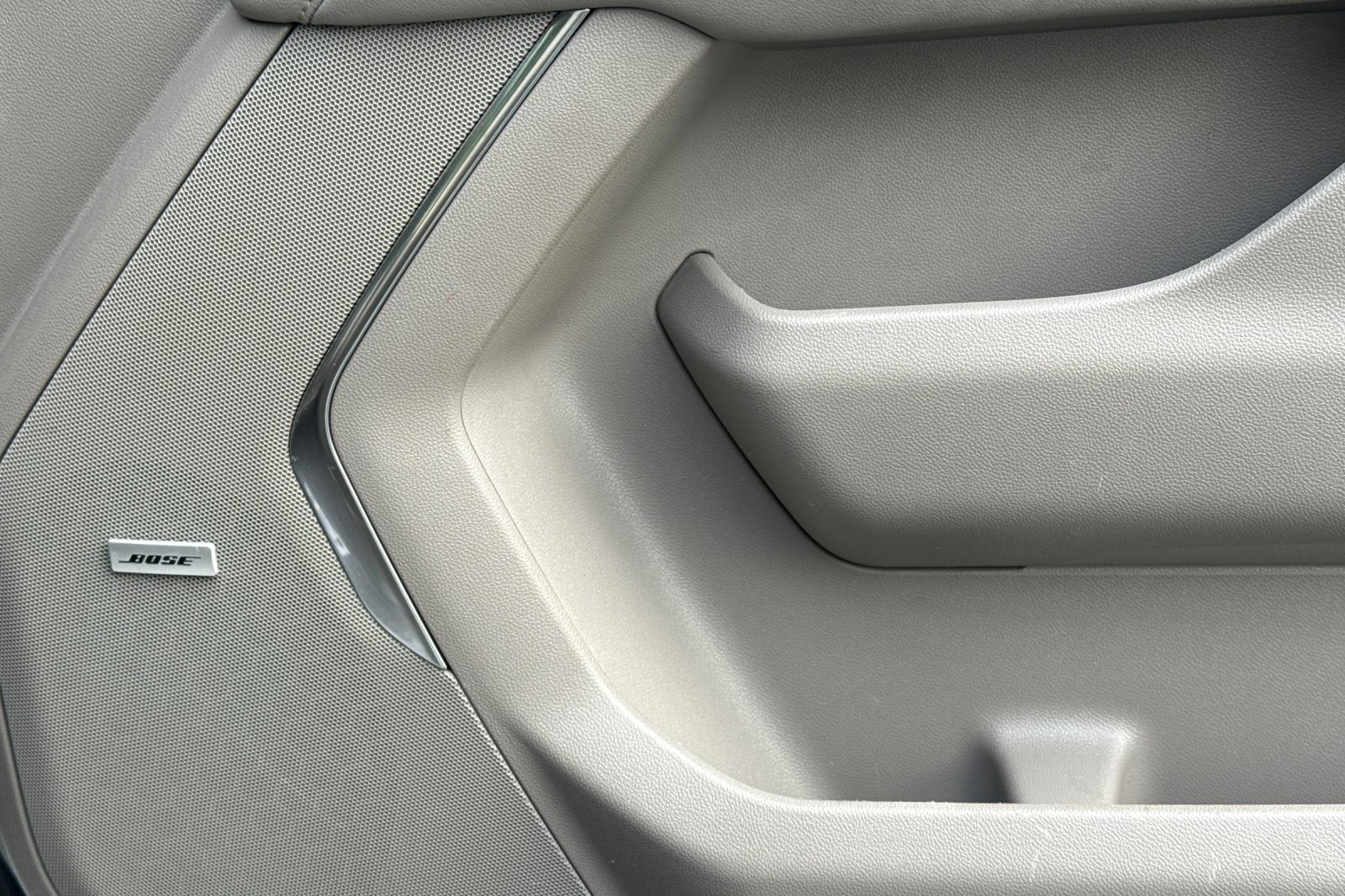 Used 2024 Chevrolet Suburban LT image 24