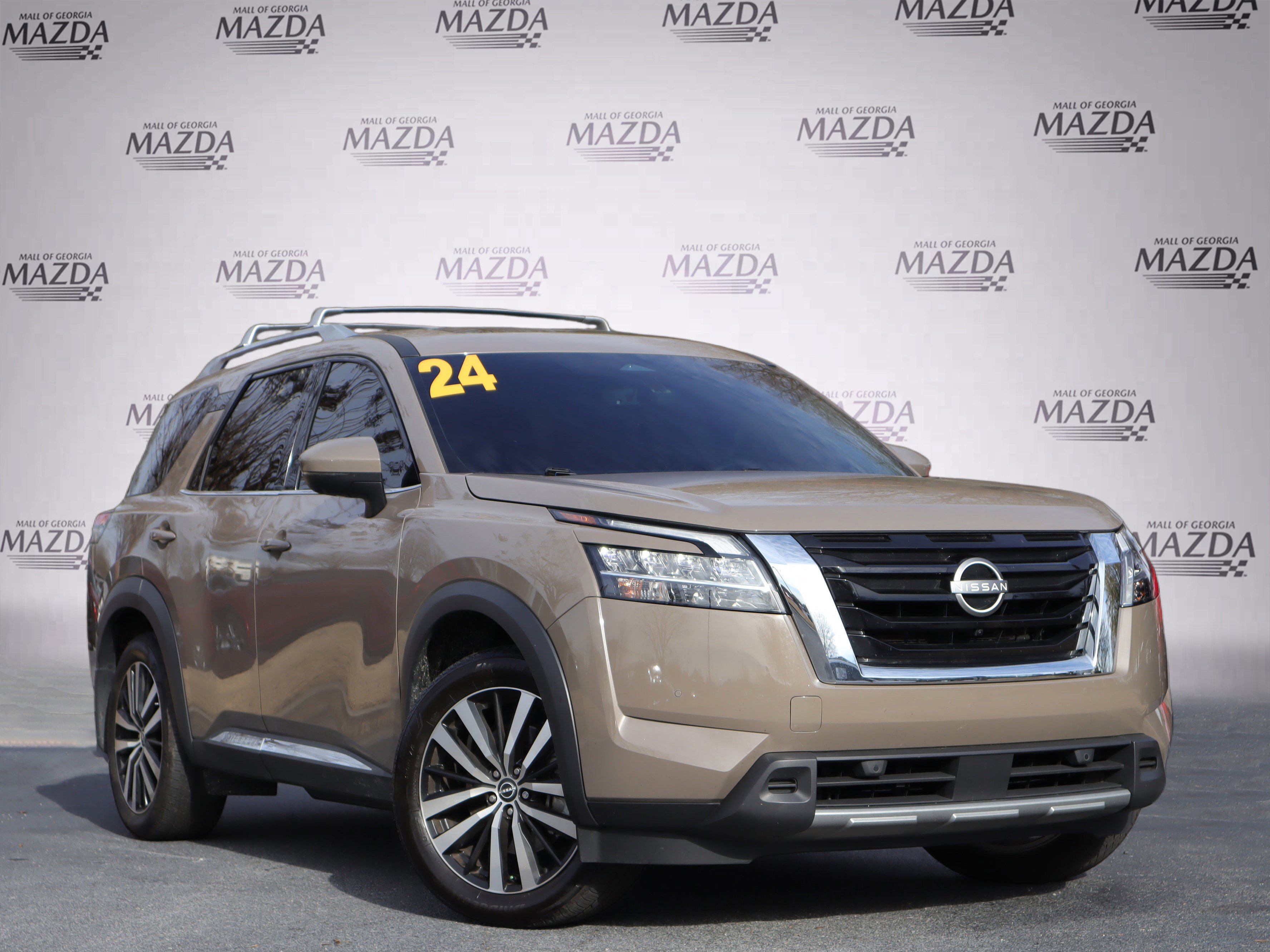 Used 2024 Nissan Pathfinder Platinum image 2